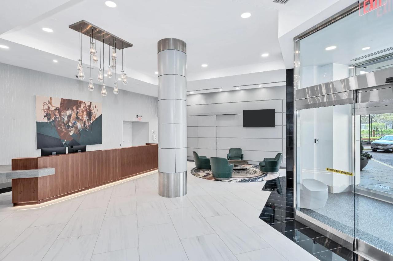 Modern & Charming Apt With Rooftop @Pentagon City アーリントン エクステリア 写真