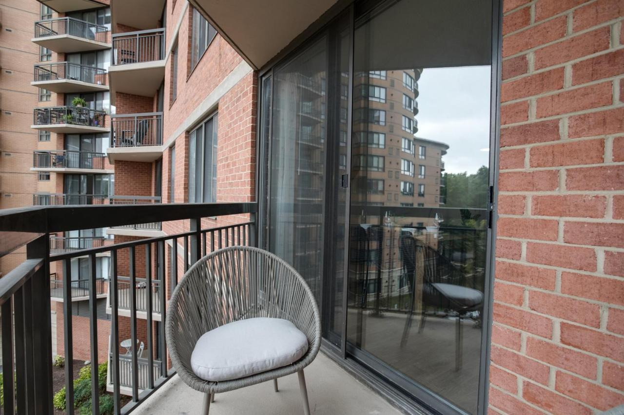 Modern & Charming Apt With Rooftop @Pentagon City アーリントン エクステリア 写真