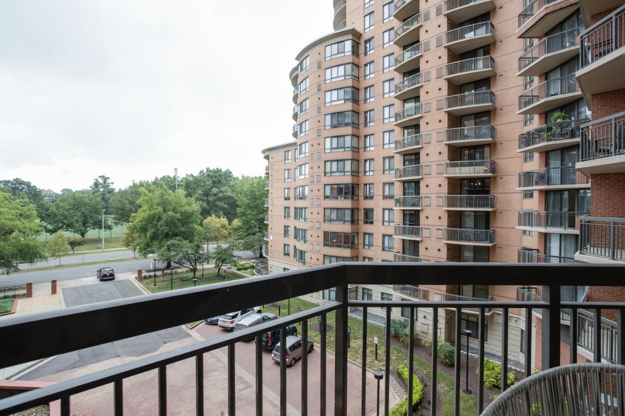 Modern & Charming Apt With Rooftop @Pentagon City アーリントン エクステリア 写真