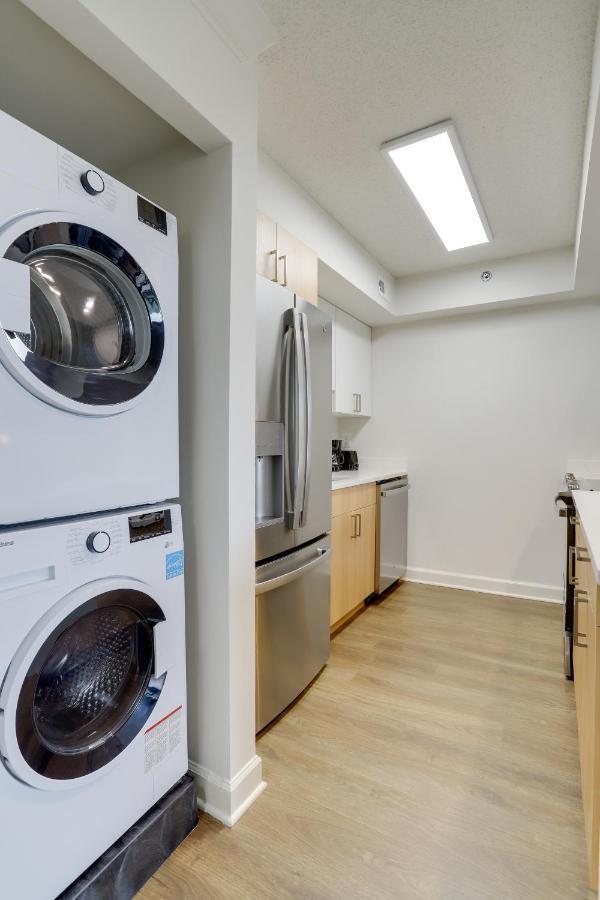 Modern & Charming Apt With Rooftop @Pentagon City アーリントン エクステリア 写真