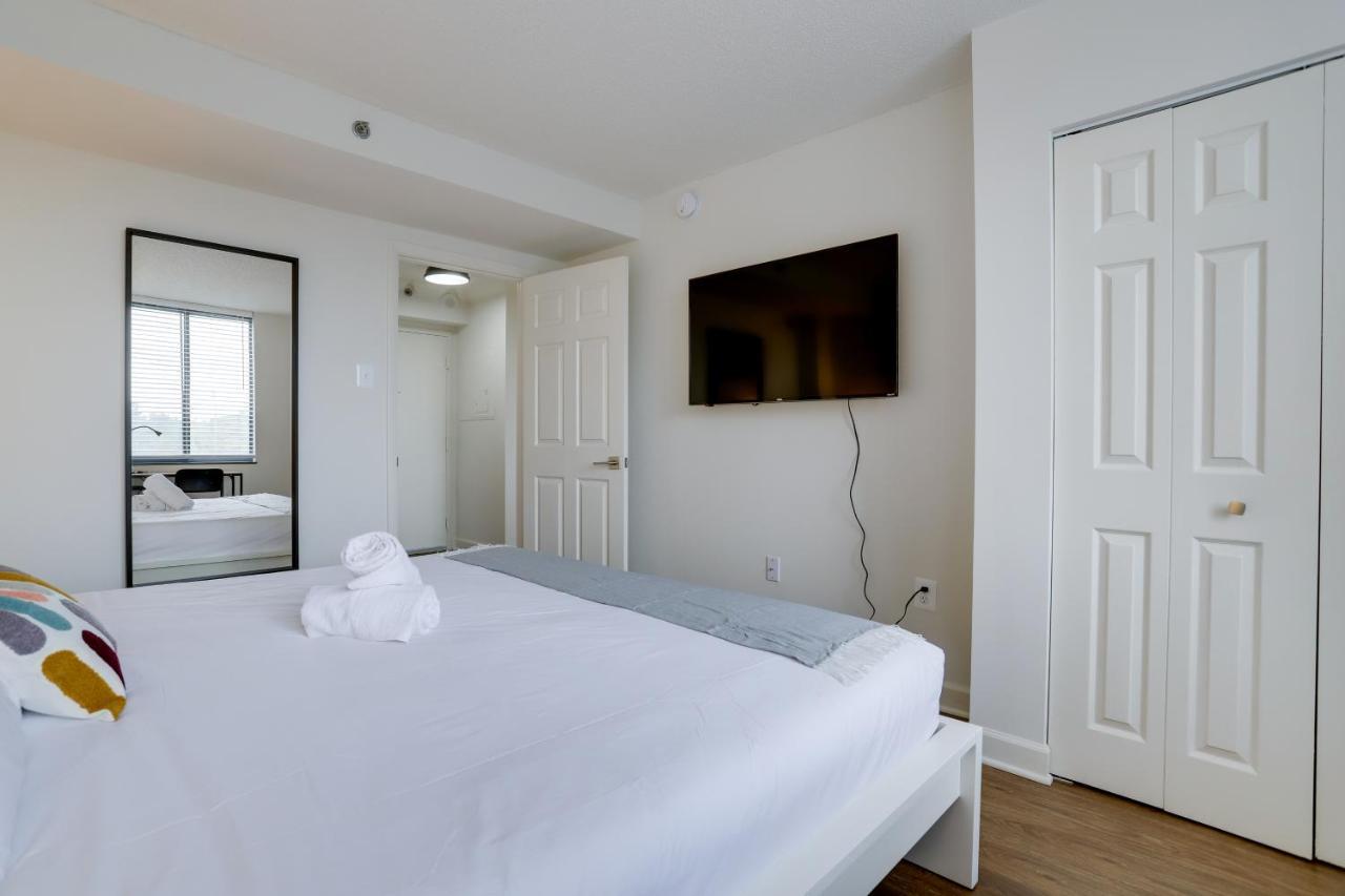 Modern & Charming Apt With Rooftop @Pentagon City アーリントン エクステリア 写真