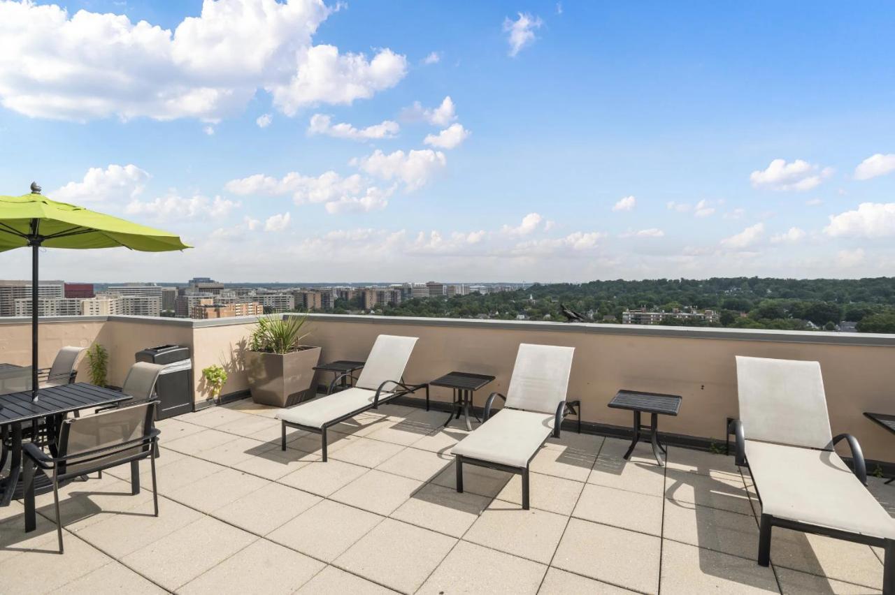 Modern & Charming Apt With Rooftop @Pentagon City アーリントン エクステリア 写真